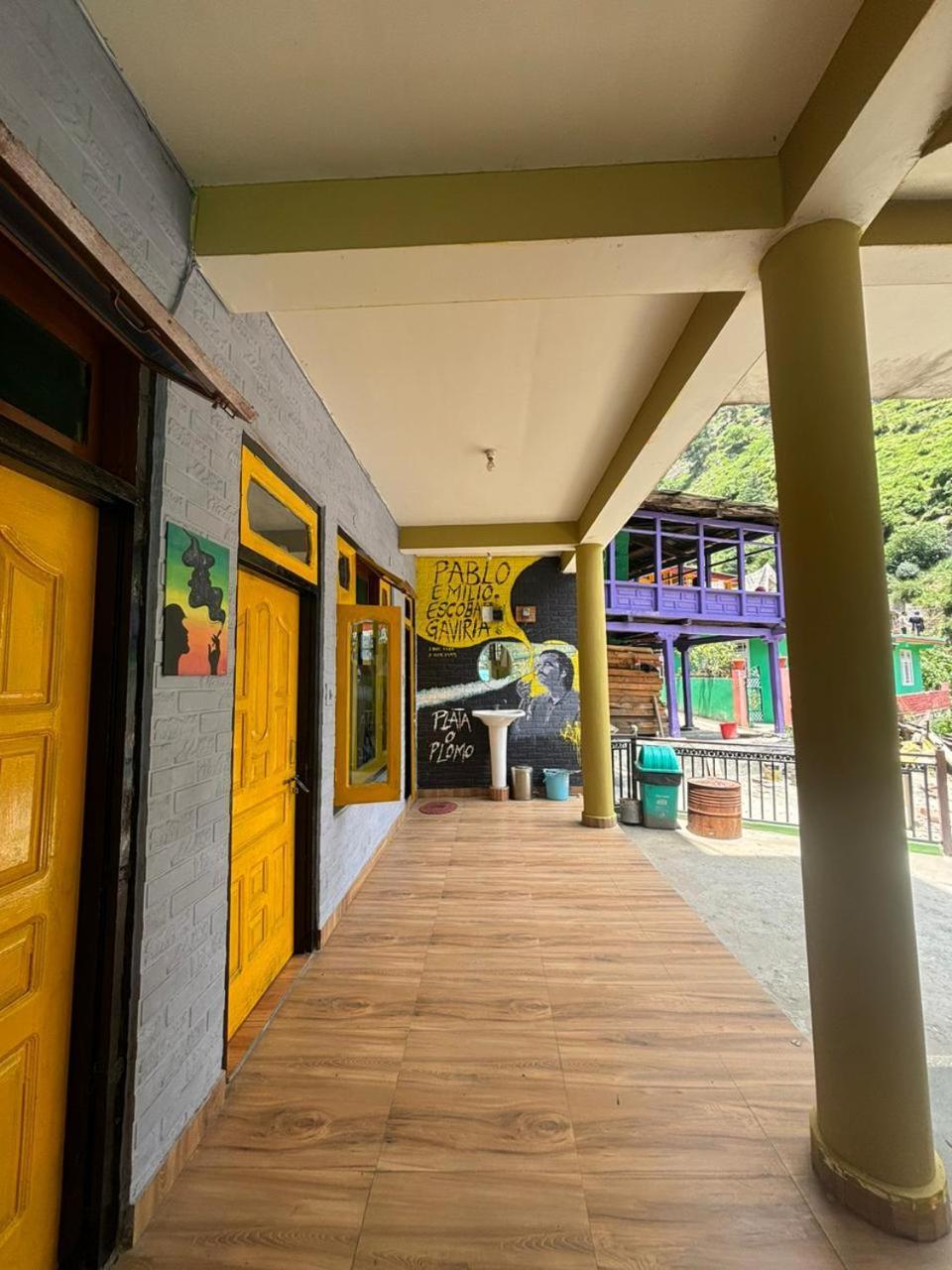 Pahadirovers Homestay & Cafe Касоль Экстерьер фото