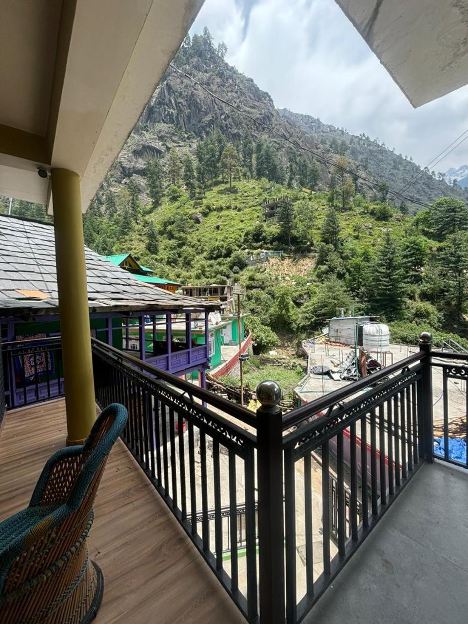 Pahadirovers Homestay & Cafe Касоль Экстерьер фото