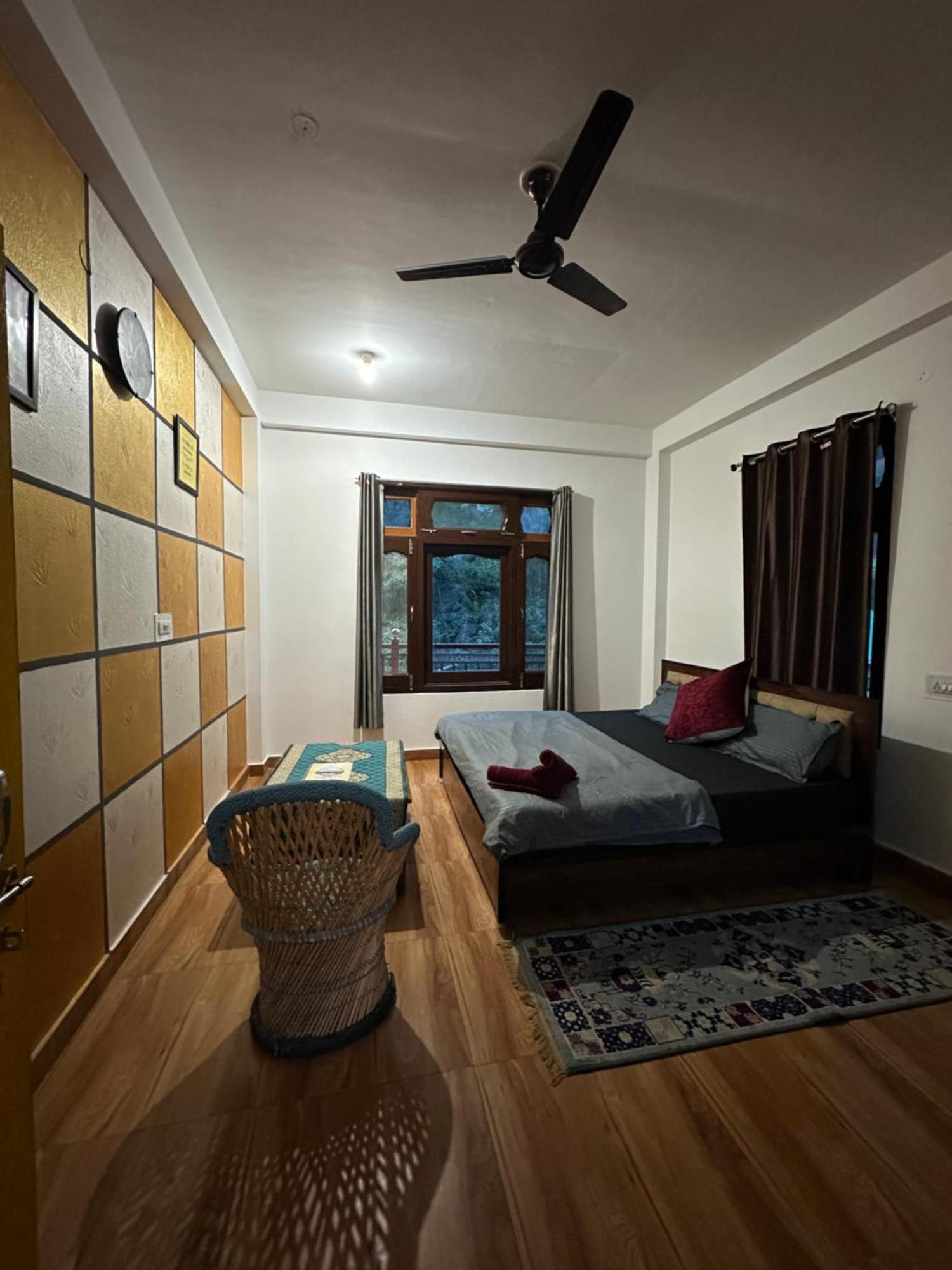 Pahadirovers Homestay & Cafe Касоль Экстерьер фото