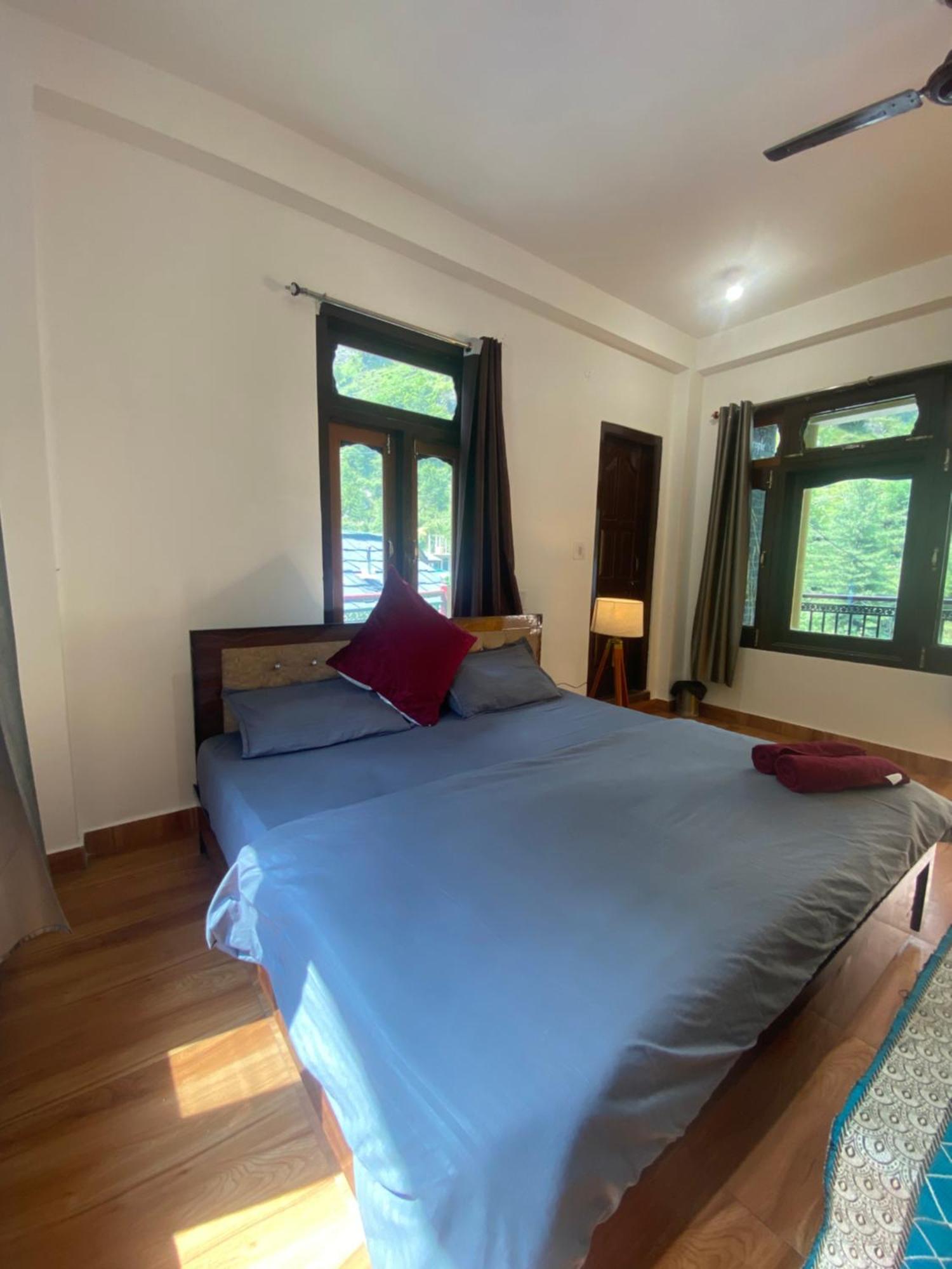 Pahadirovers Homestay & Cafe Касоль Экстерьер фото