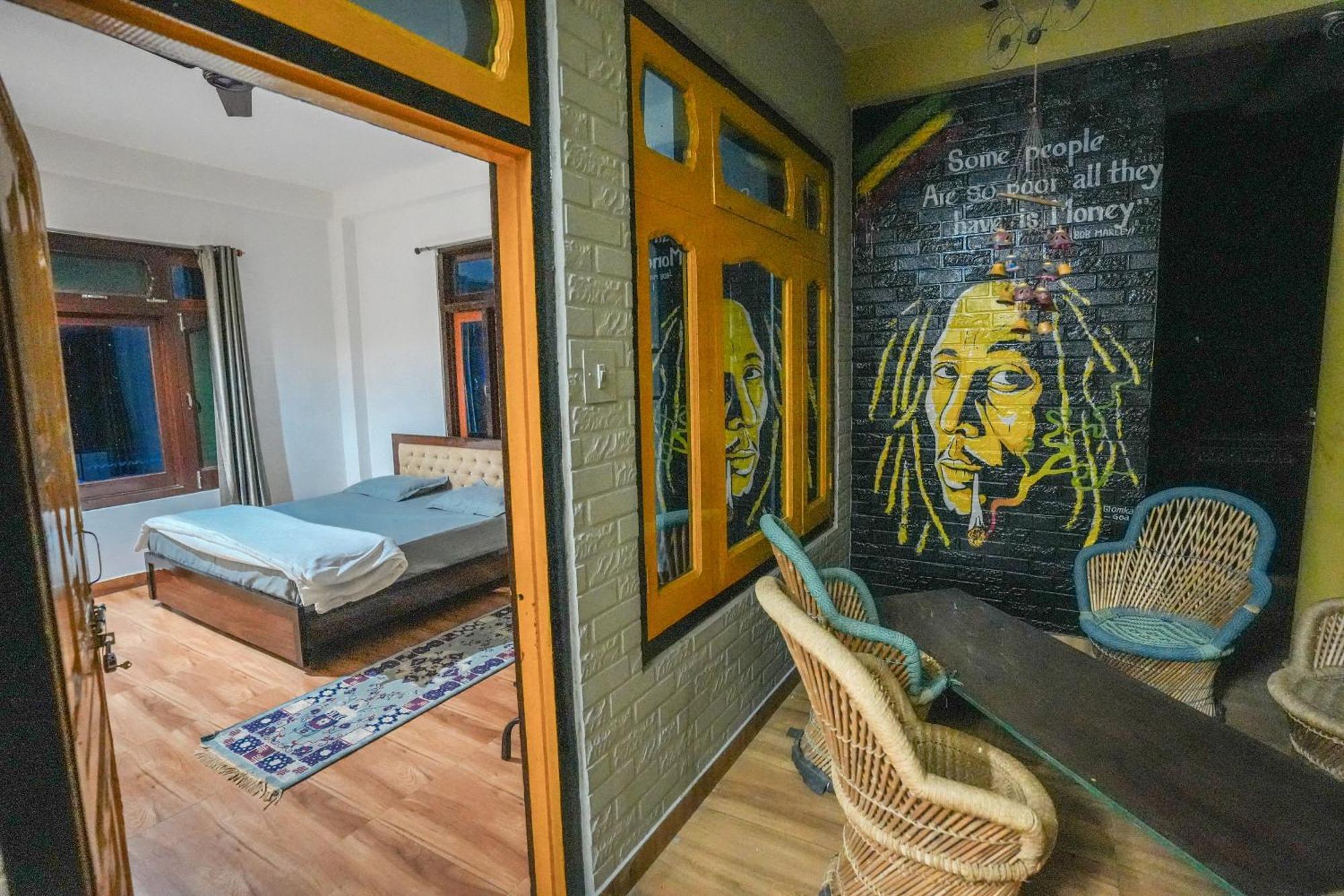 Pahadirovers Homestay & Cafe Касоль Экстерьер фото